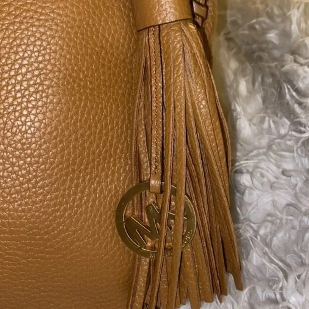 Michael Michael kors leather EUC Whip Stitching Tassel Gold hardware - Picture 4 of 17
